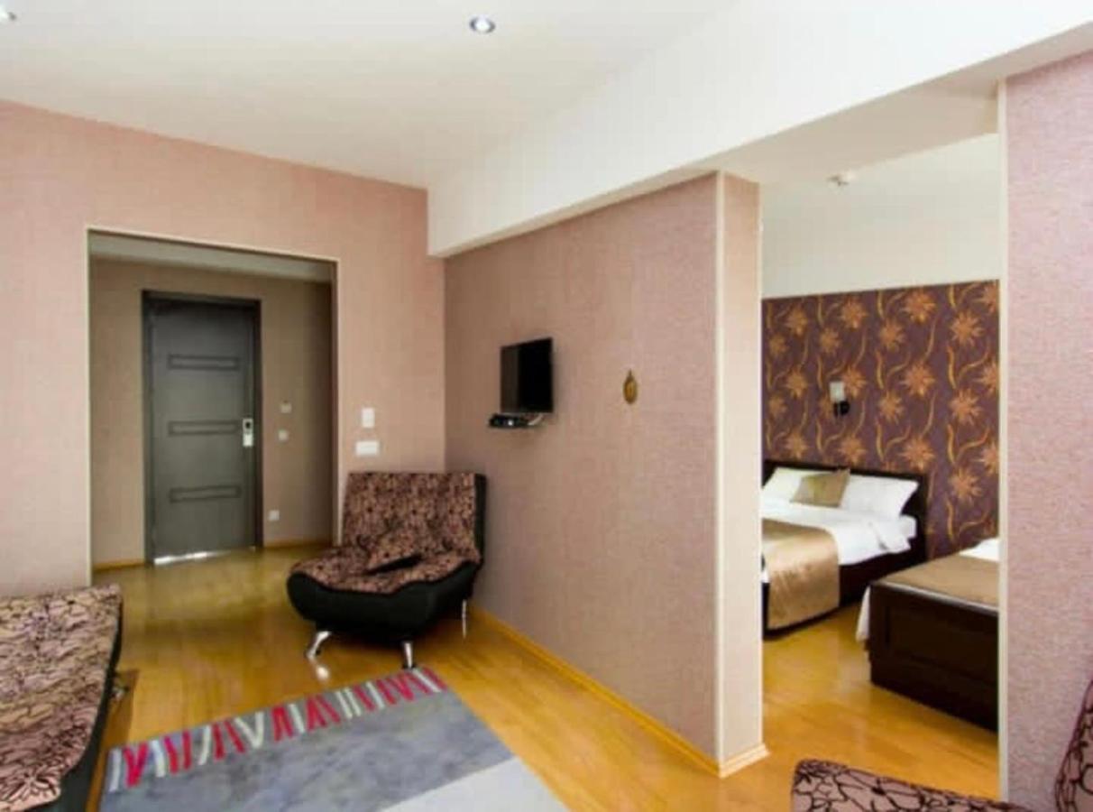 - Granada - Boutique Hotel - Tbilisi - Zewnętrze zdjęcie